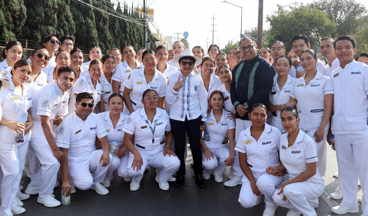 desfila BUAP 5 de mayo 1