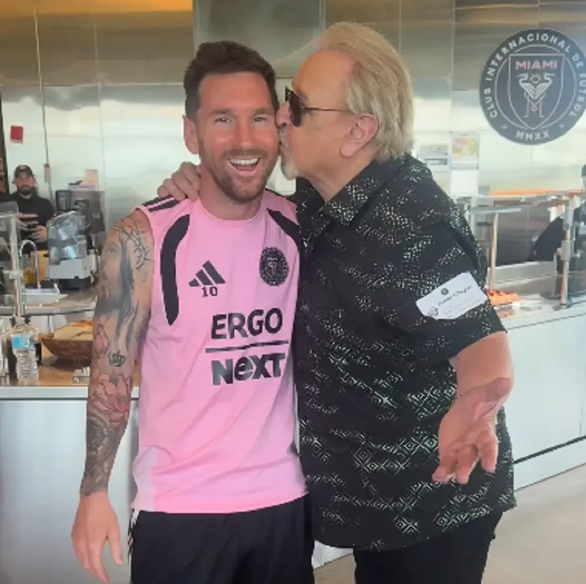 Carlos Villagrán visita a Messi