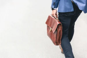 ¿Cuántas horas trabajarán al día con la jornada laboral de 40 horas semanales?