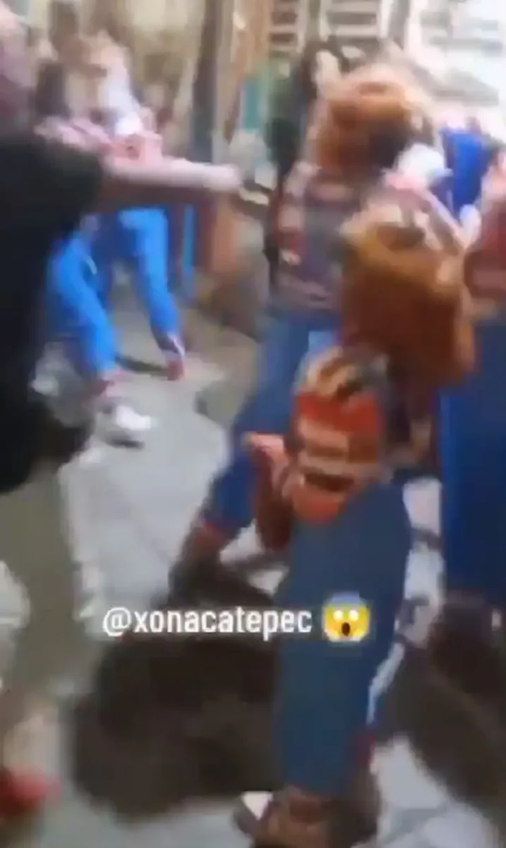 Se desata pelea entre Chuckys en Puebla durante carnaval