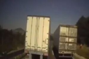 (VIDEO) Asaltan a traileros en la Puebla-Orizaba