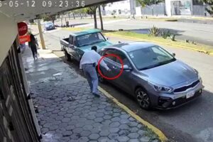 Dueño de miscelánea Géminis raya auto de estudiante de la BUAP