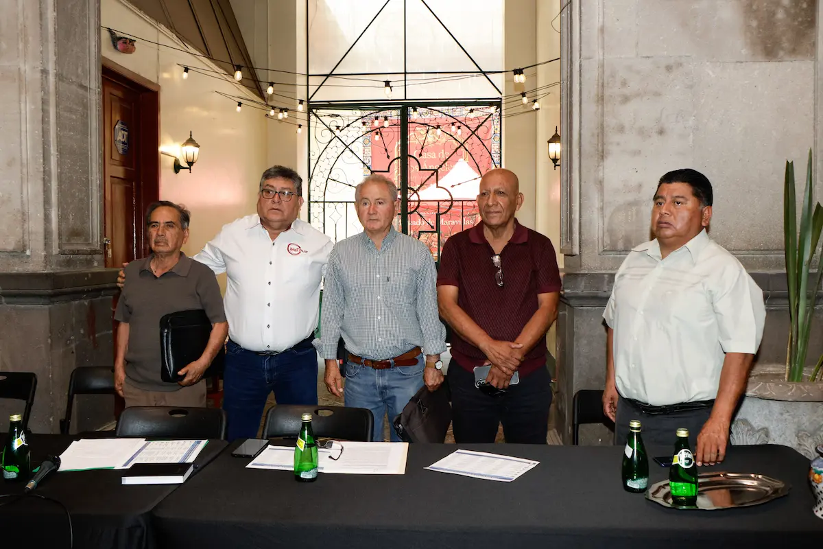 Transportistas piden que se elimine descuento a estudiantes en Puebla  