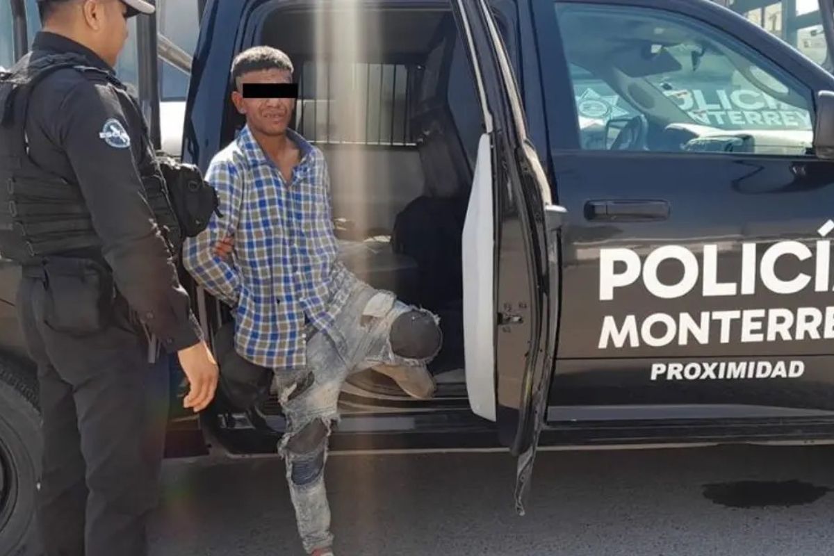Detienen a acosador afuera de primaria en Monterrey