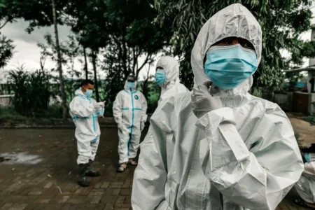 OMS declara emergencia sanitaria por ébola