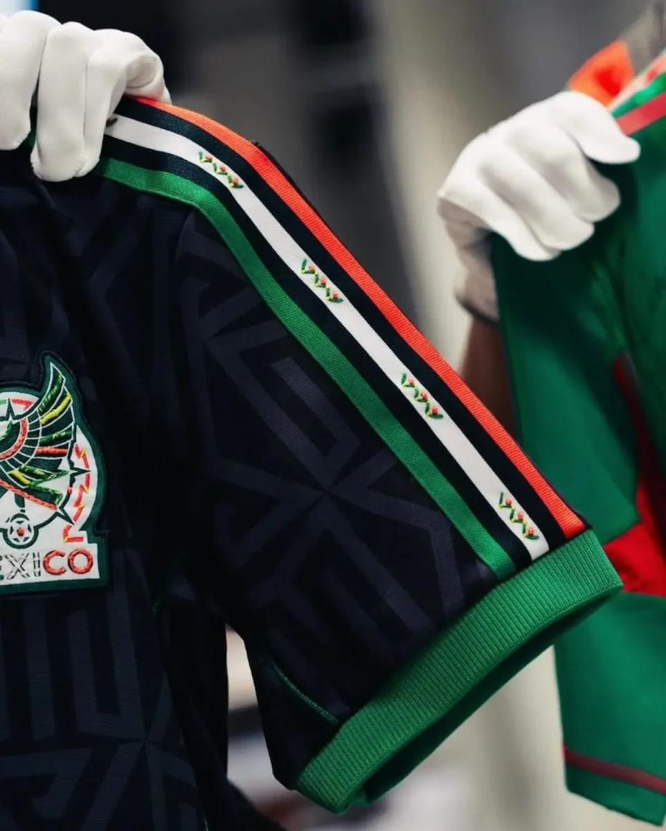Artesanas de Naupan habrían recibido 36 pesos la hora por bordar playeras de Adidas