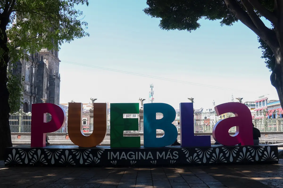 Gobierno estatal promocionará Puebla en aeropuertos de Estados Unidos, además de Spotify y TikTok