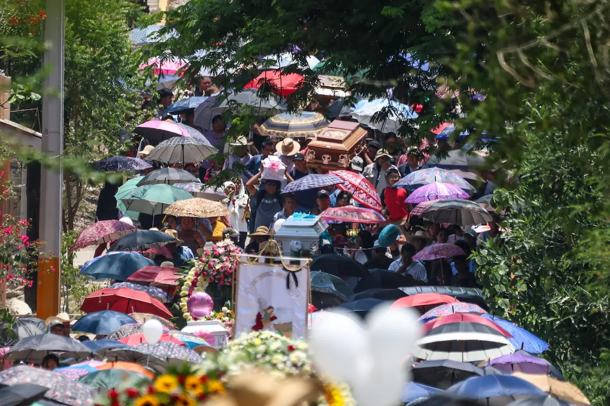 despiden a las víctimas de la masacre en Tehuitzingo