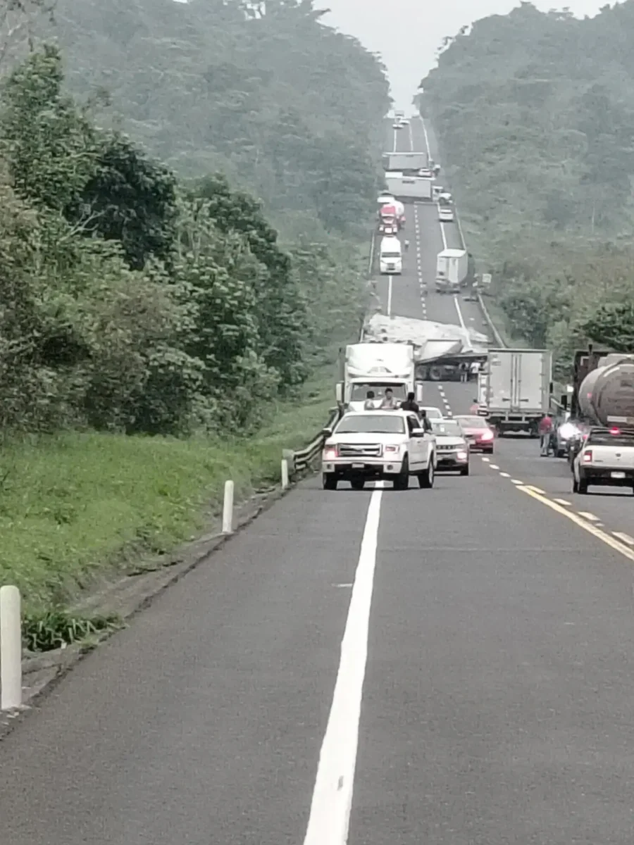 Cierran la México-Tuxpan hoy a la altura de Mecapalapa