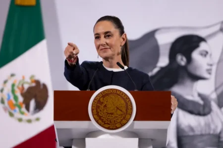 Sheinbaum aclara que México no vigila a funcionarios señalados por EU