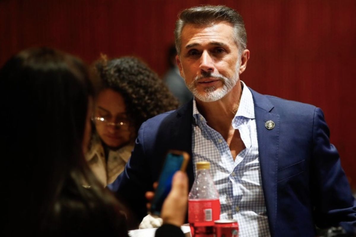 Sergio Mayer asegura que Morena lo obligó a renunciar