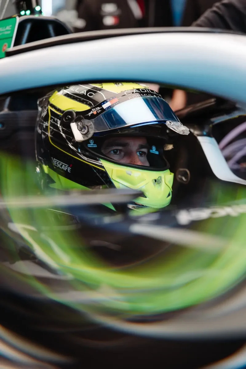 Checo Pérez en la carrera Sprint de Canadá termina en 11
