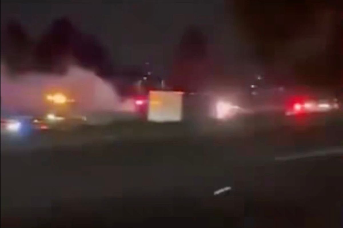Camioneta se incendia en la México-Puebla