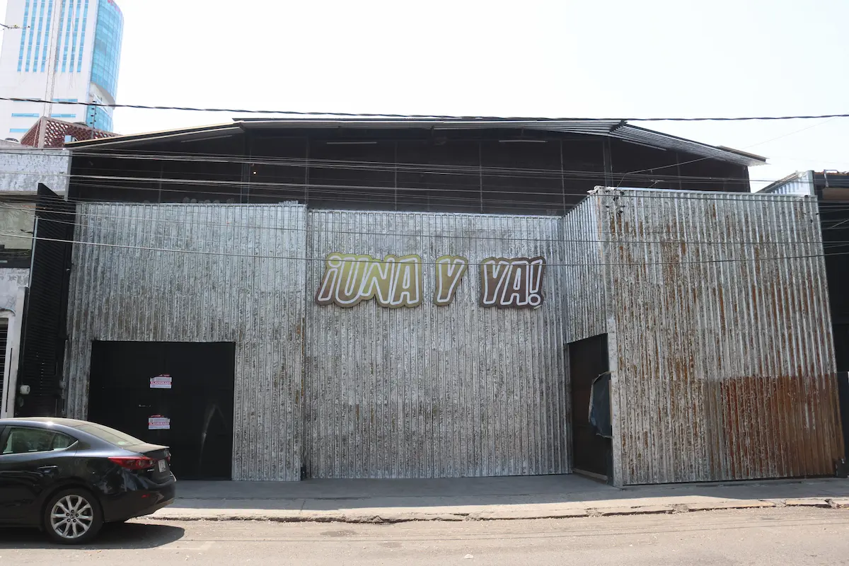 Profeco clausura bar Una y Ya de la Juárez por cobrar propina del 20% sin consentimiento 1 Profeco clausura bar Una y Ya de la Juárez