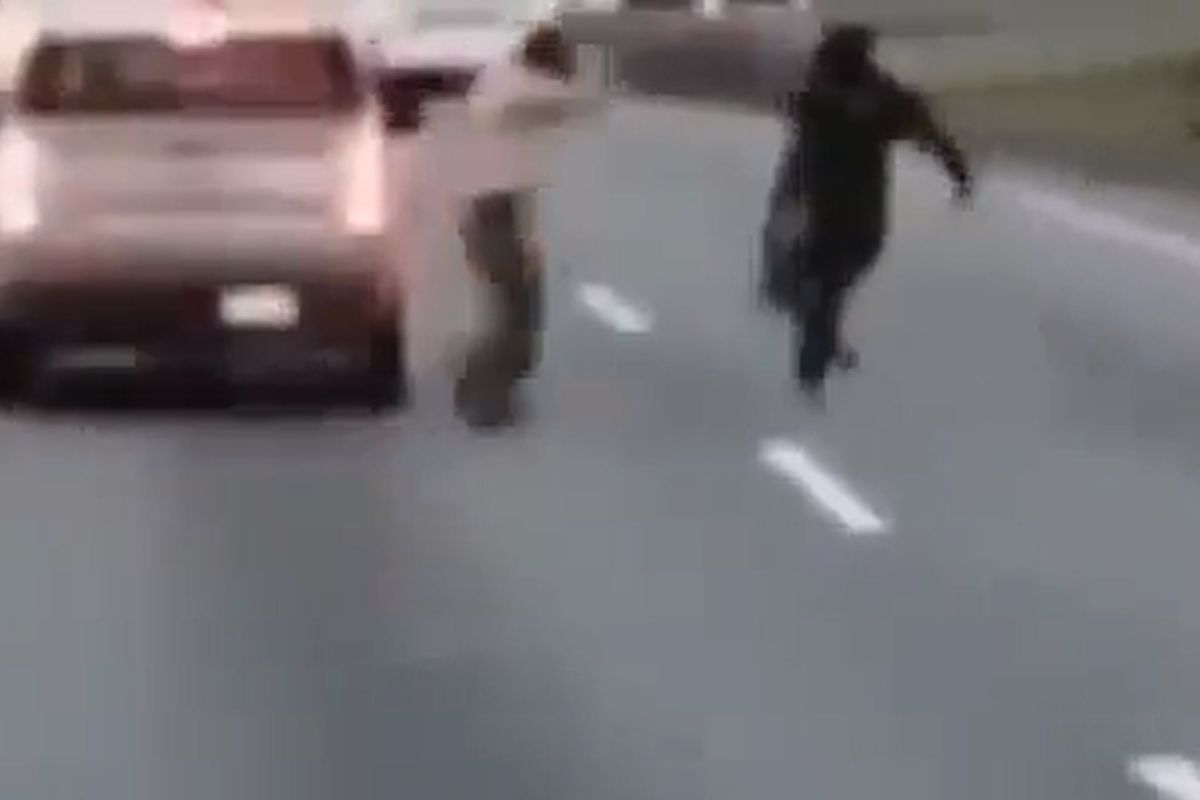 Asalto en la Puebla-Orizaba: a punto de pistola roban camioneta