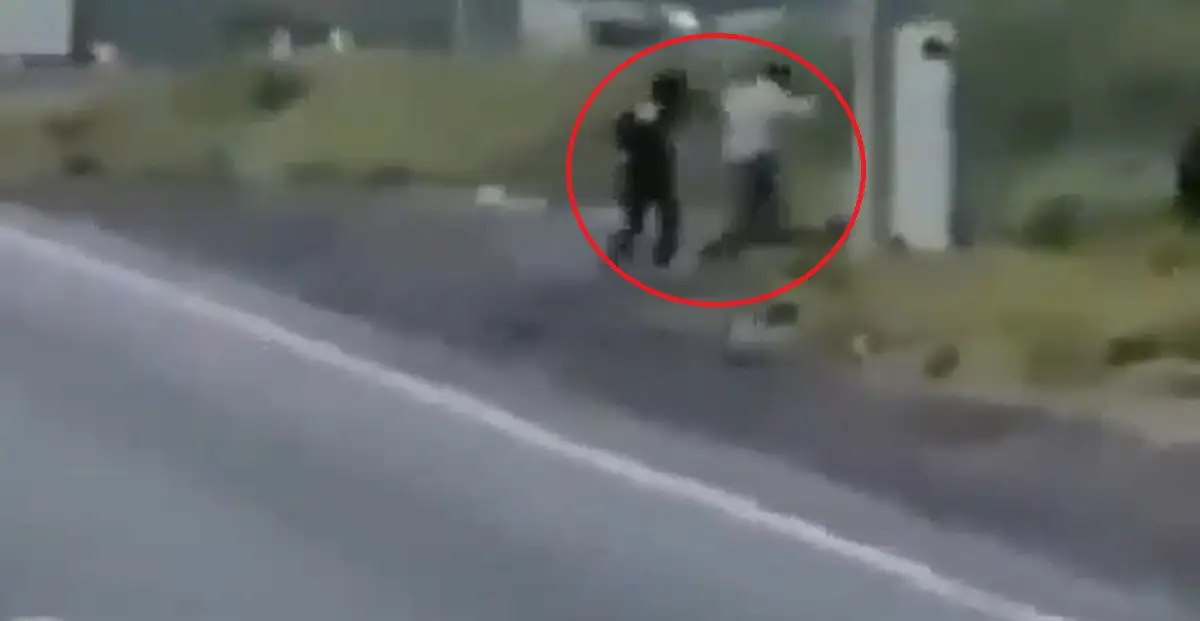 Asalto en la Puebla-Orizaba: a punto de pistola roban camioneta