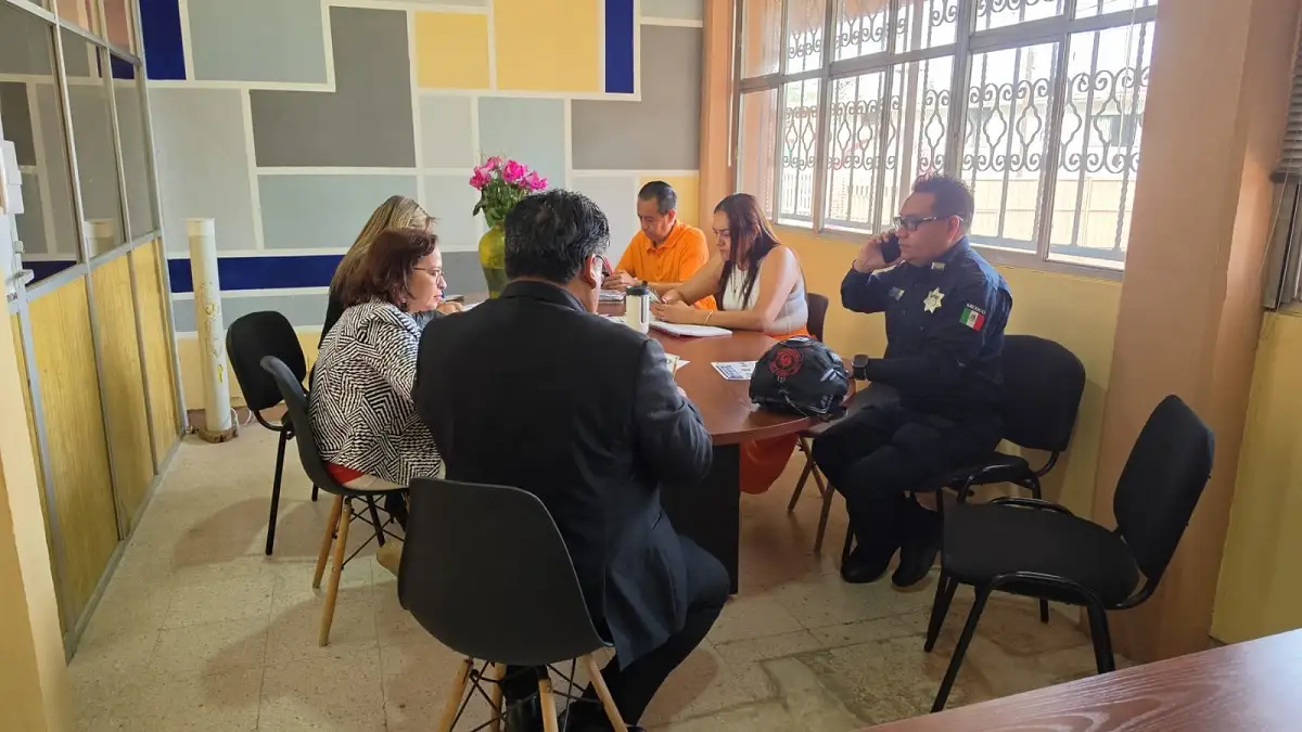 Evacúan escuela por amenazas contra docentes en Coronango