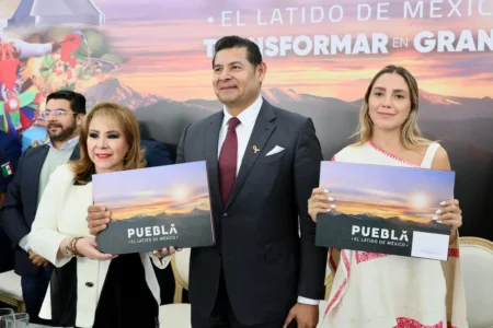 Libro "Puebla, el latido de México", proyecta riqueza cultural y turística del estado