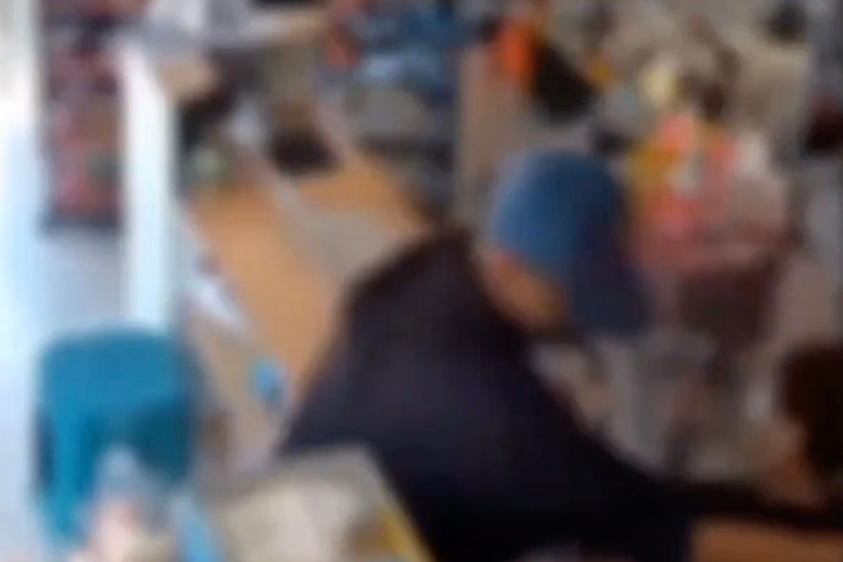 Sujeto apuñala a estudiante en violento asalto a una papelería en Vallarta