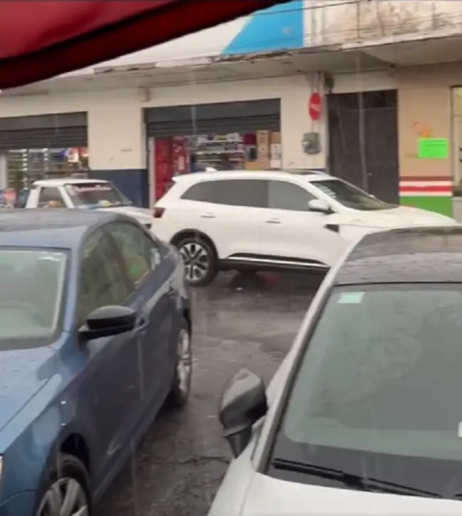 Fuertes lluvias en Puebla hoy 26 de mayo y granizo cubren calles