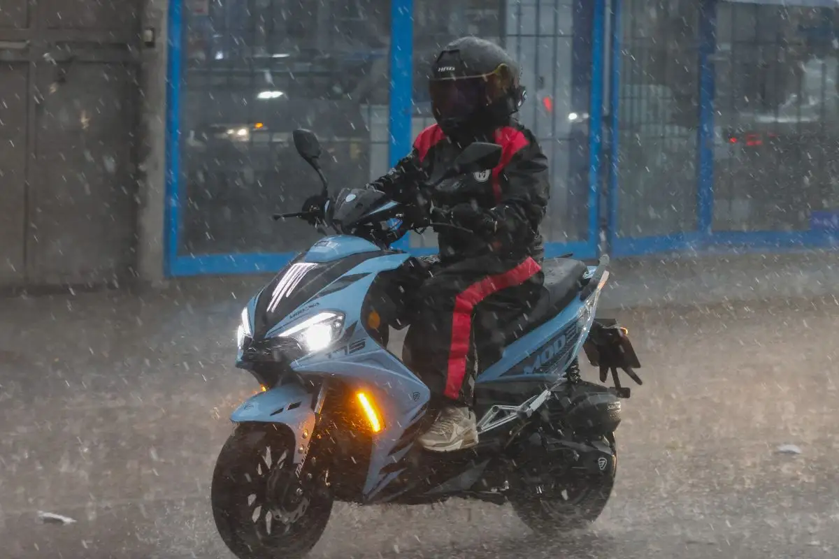 Lluvia y granizo dejan calles inundadas en Puebla hoy