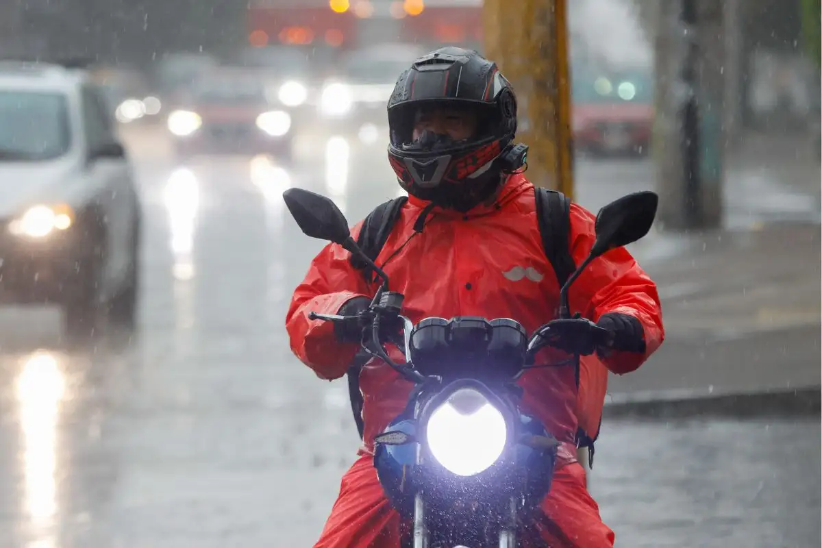 Lluvia y granizo dejan calles inundadas en Puebla hoy