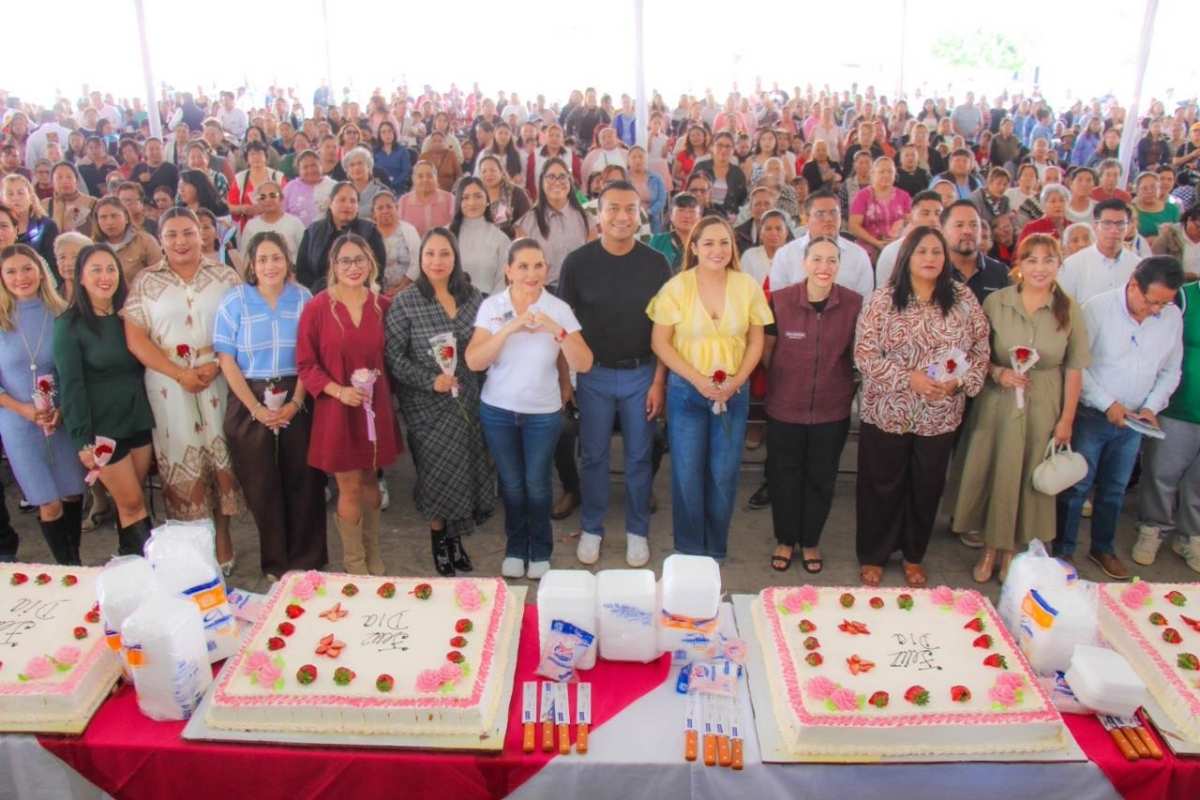 Roberto Solís y Shamy Spezia encabezan magno festejo del Día de las Madres; reúnen a más de 3 mil mamás de Huejotzingo