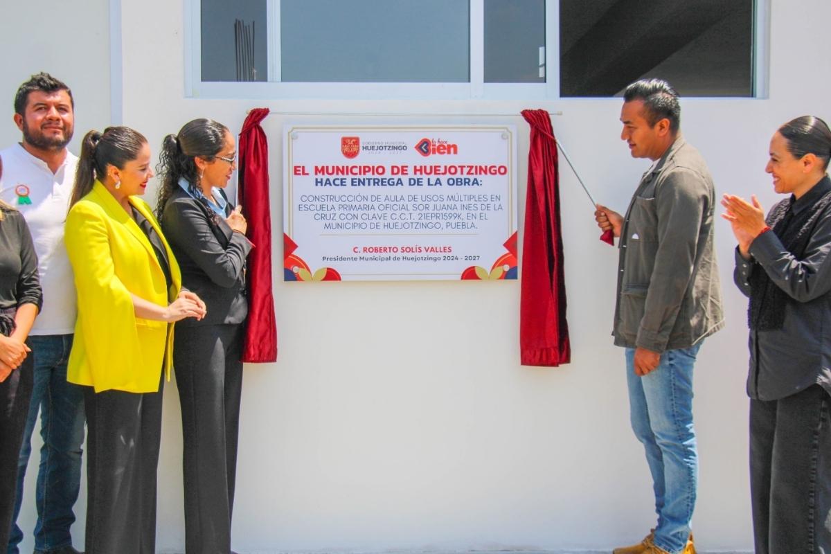 Roberto Solís refuerza compromiso con la educación; inaugura aula de usos múltiples en primaria de Huejotzingo