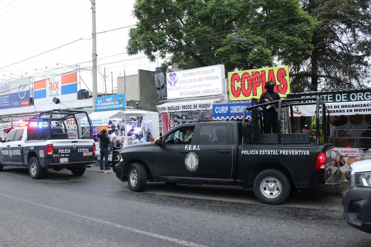Sujetos escapan en una motocicleta tras ejecución de Víctor Mirón
