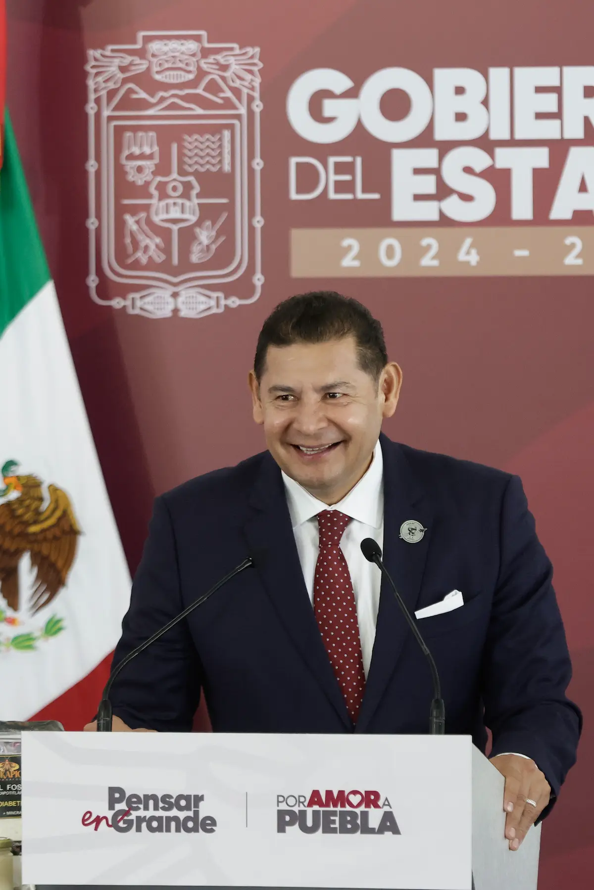 Pide Armenta al Congreso que legisle para limitar la compra de animales en Puebla