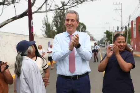 Con el Tren Capitalino de Pavimentacion Pepe Chedraui entrega rehabilitacion vial en la colonia Vicente Guerrero 2