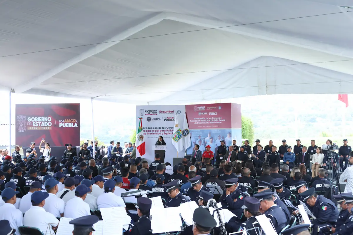 Gradúan 332 cadetes; meta es de mil nuevos policías en Puebla este 2026