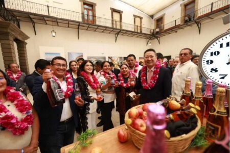 Embajador de China en México visita Zacatlán y conoce su riqueza cultural y artesanal
