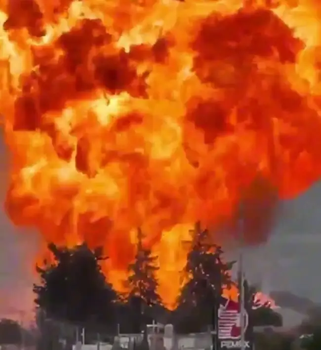 Explosión de gas en Tepeaca provoca incendio cerca de escuela