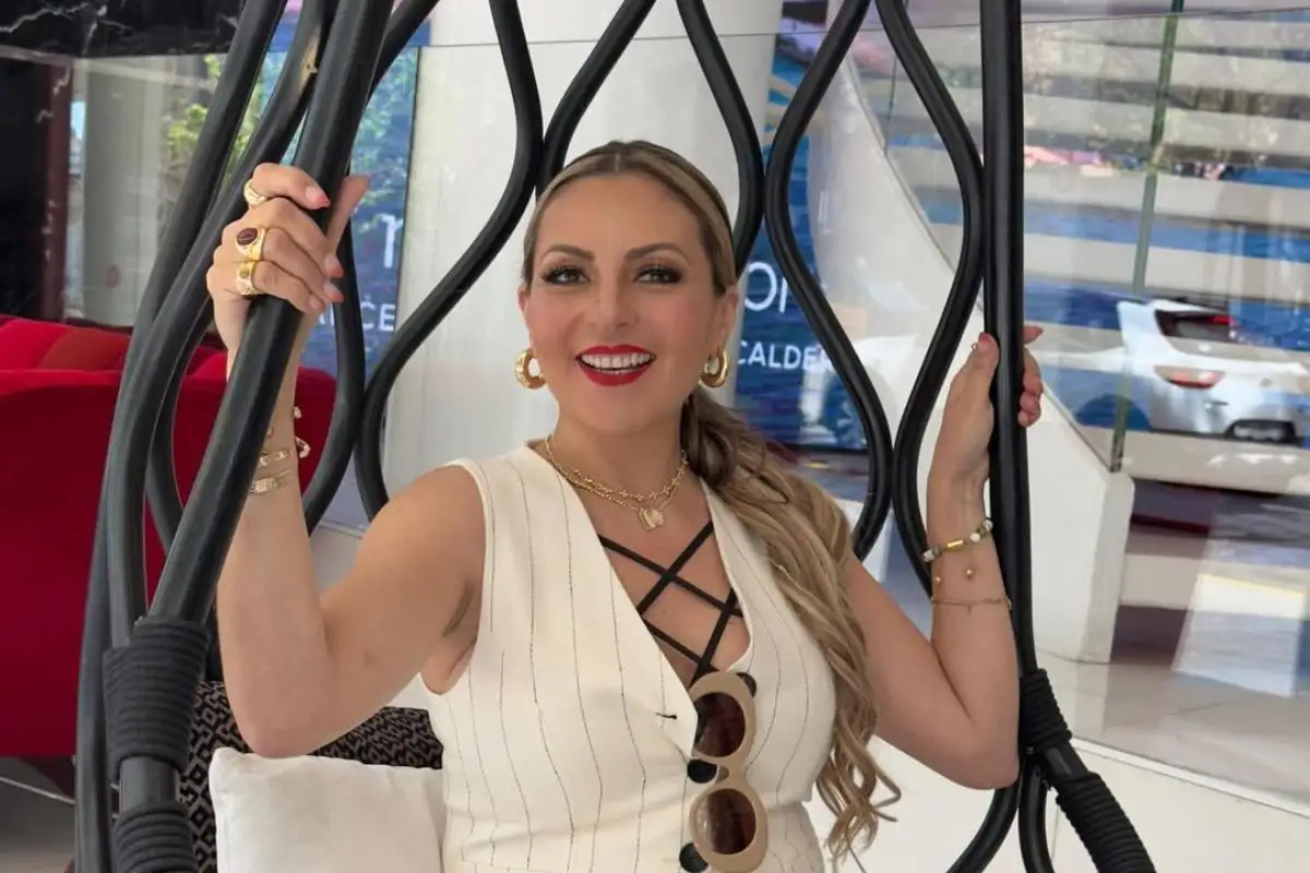 FIFA demandaría a Mariana Ochoa por canción Ponte el Sombrero