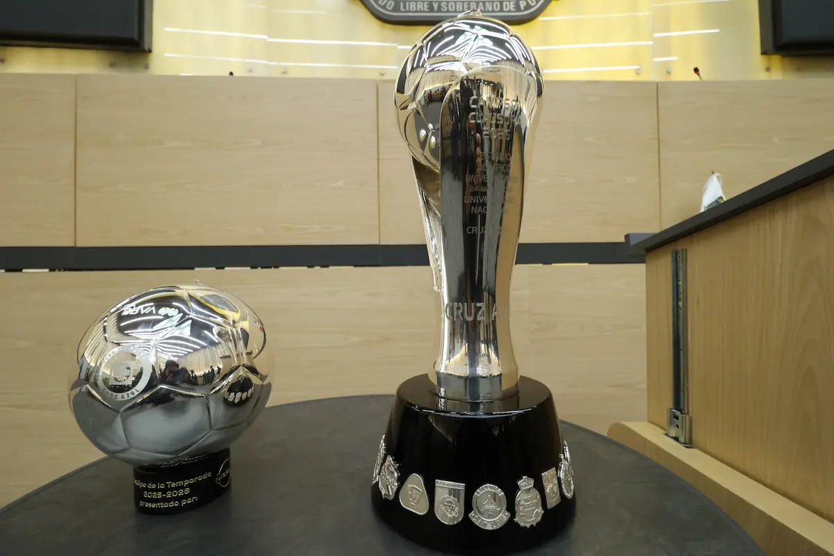 Congreso de Puebla reconoce a Cruz Azul por campeonato