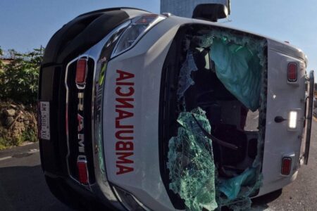 vuelca ambulancia en la federal a Atlixco 6