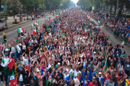 Intentan hacer la ola más grande del mundo y romper récord