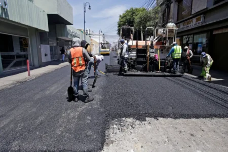 Trasladarán a Puebla 15 mil toneladas de cemento asfáltico donado por Pemex para rehabilitar calles 