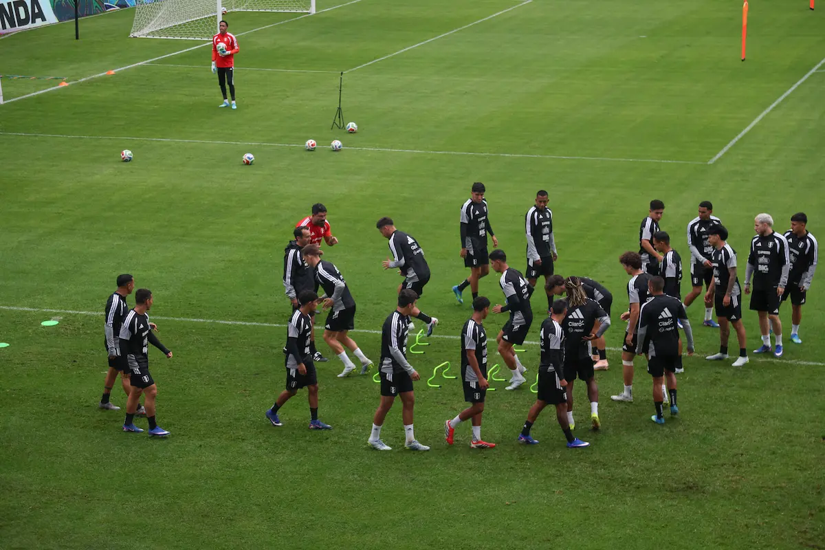 Perú va con equipo titular ante España en Puebla