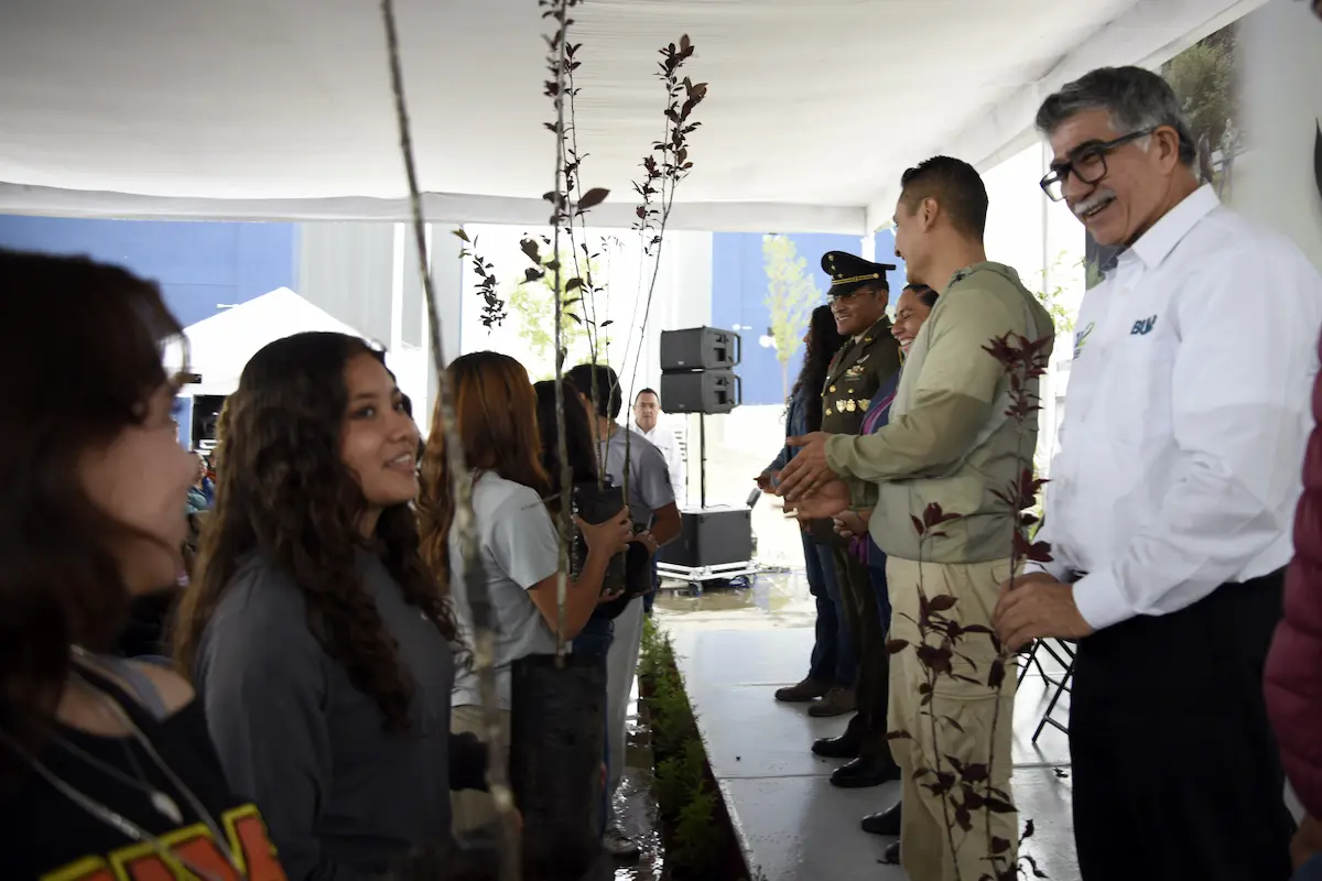 Inicia en CU2 BUAP “Raíces del futuro” 2 Inicia en CU2 BUAP “Raíces del futuro”