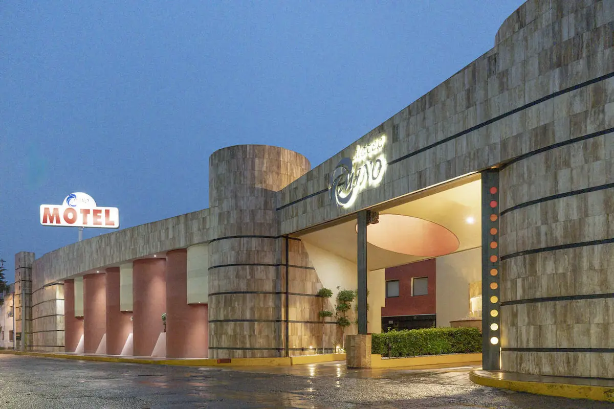 Hombre muere en el Motel Miño y le roban su camioneta