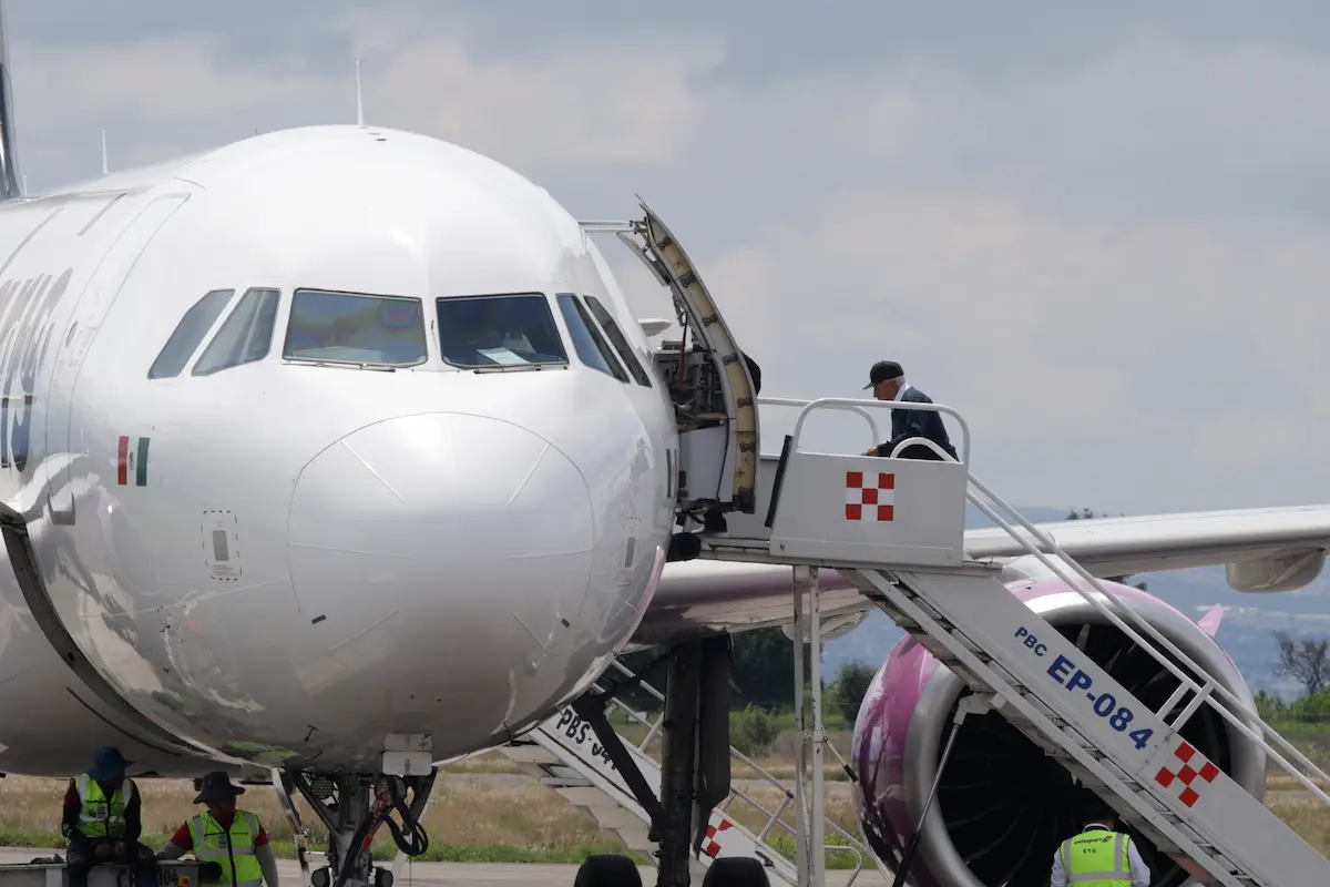 Inauguran vuelo directo Puebla-Los Ángeles