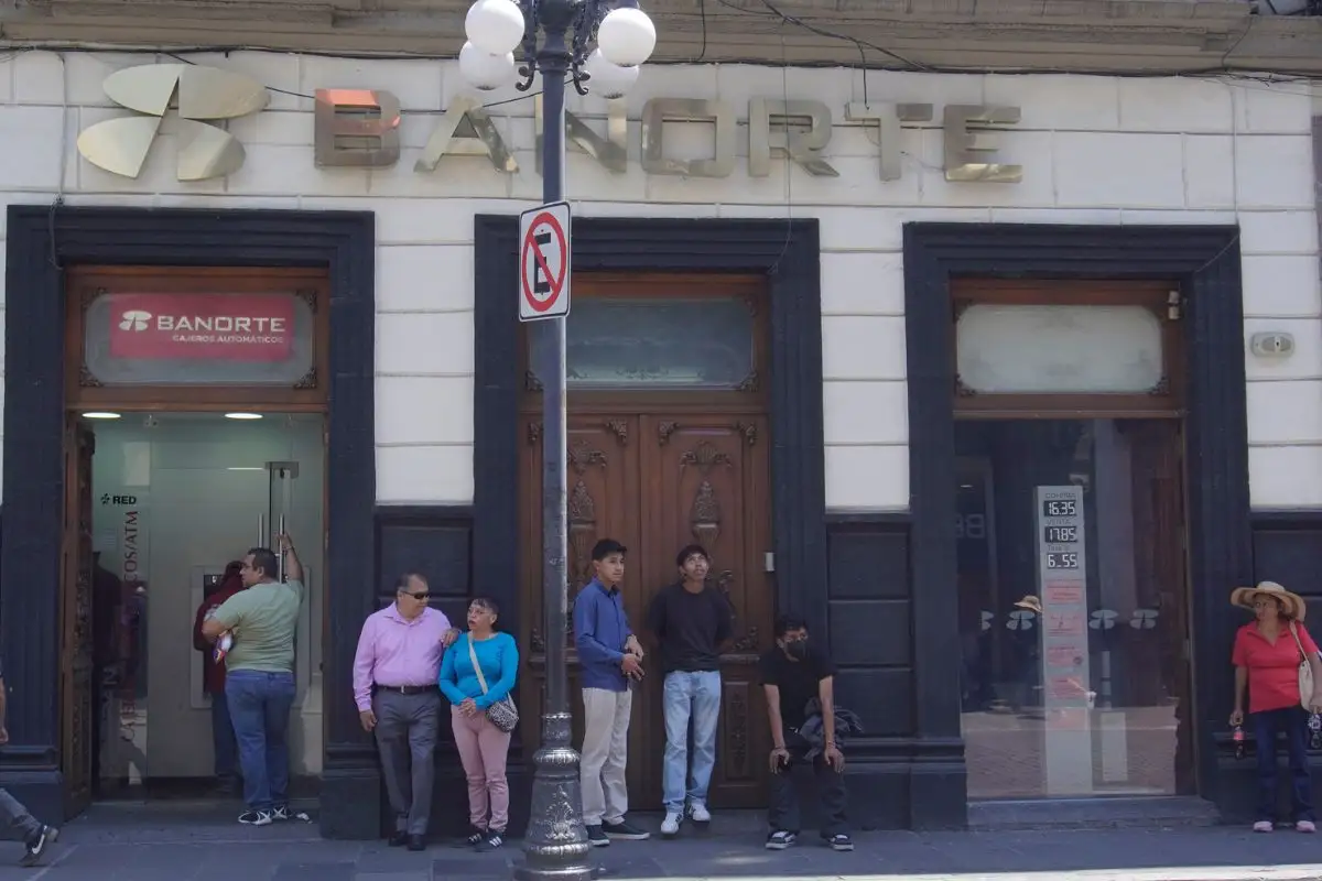 Acusan colusión en robos a cuentahabientes en Puebla