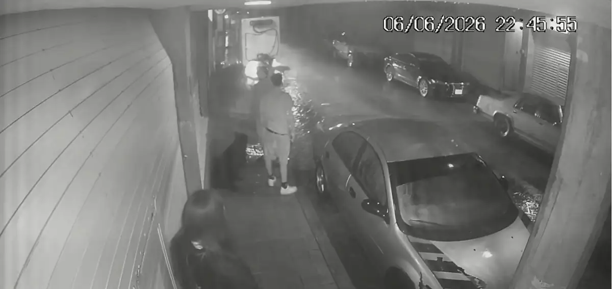 (VIDEO) Funcionario de Acatlán golpeó a una pareja