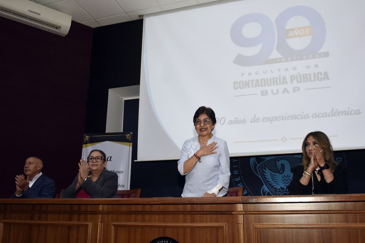 Entrega Rectora Lilia Cedillo reconocimientos para celebrar el Día del Contador Público