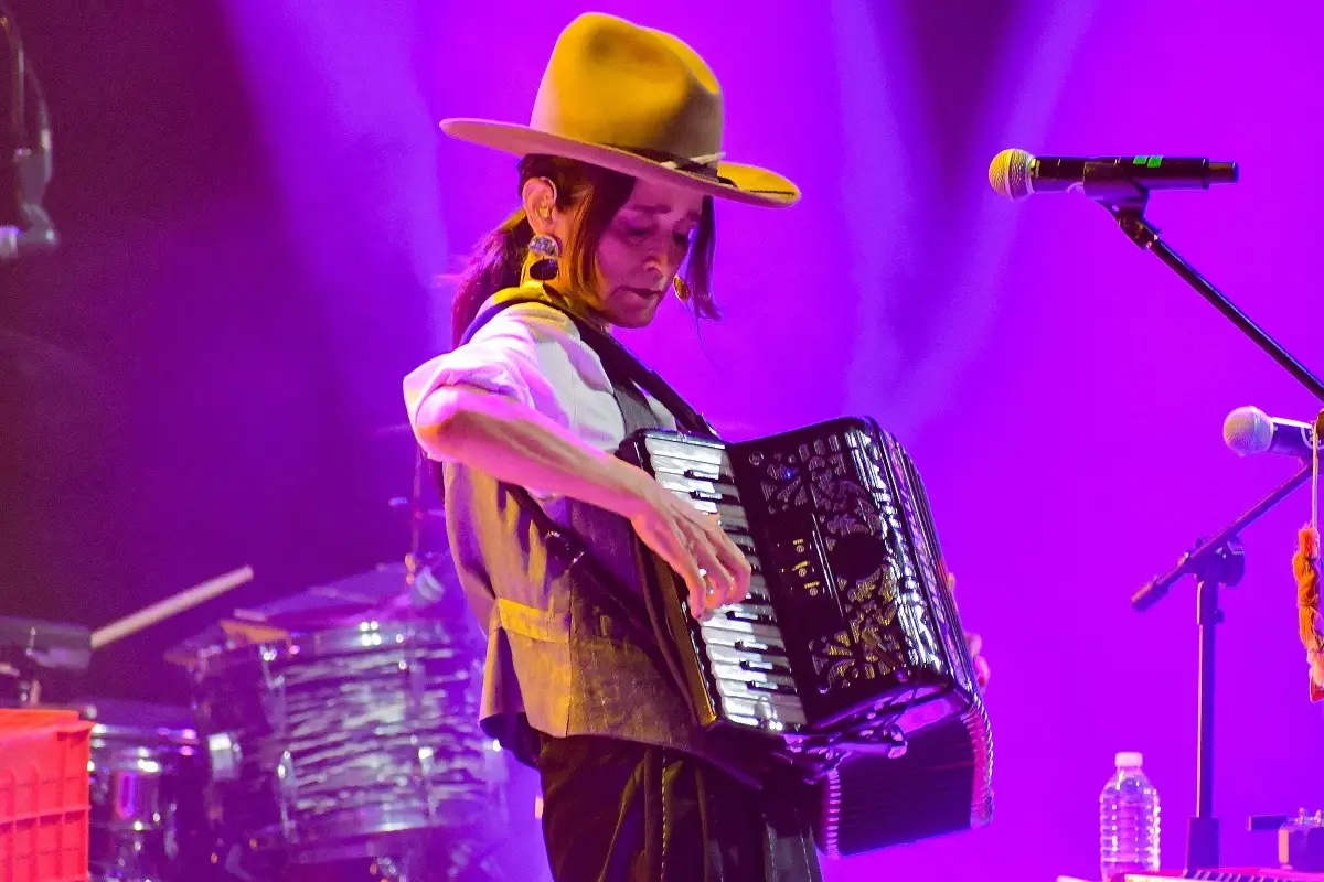 Julieta Venegas conquista Puebla con su Tour Norteño