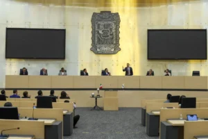 Deben renunciar secretario general y jurídico del Congreso: diputados