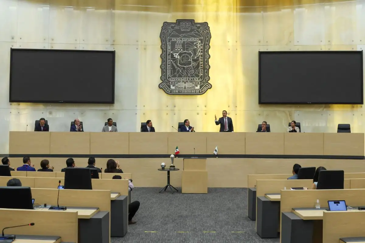 Deben renunciar secretario general y jurídico del Congreso: diputados