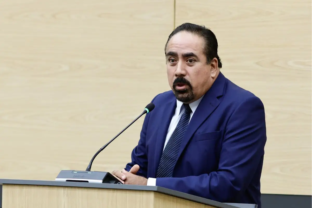 “Ya deberían renunciar”, diputados arremeten contra secretario general y jurídico del Congreso de Puebla 2 Deben renunciar secretario general y jurídico del Congreso: diputados